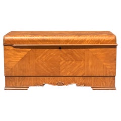 Art-Deco-Wasserfalltruhe aus Zedernholz von Lane's, um 1950