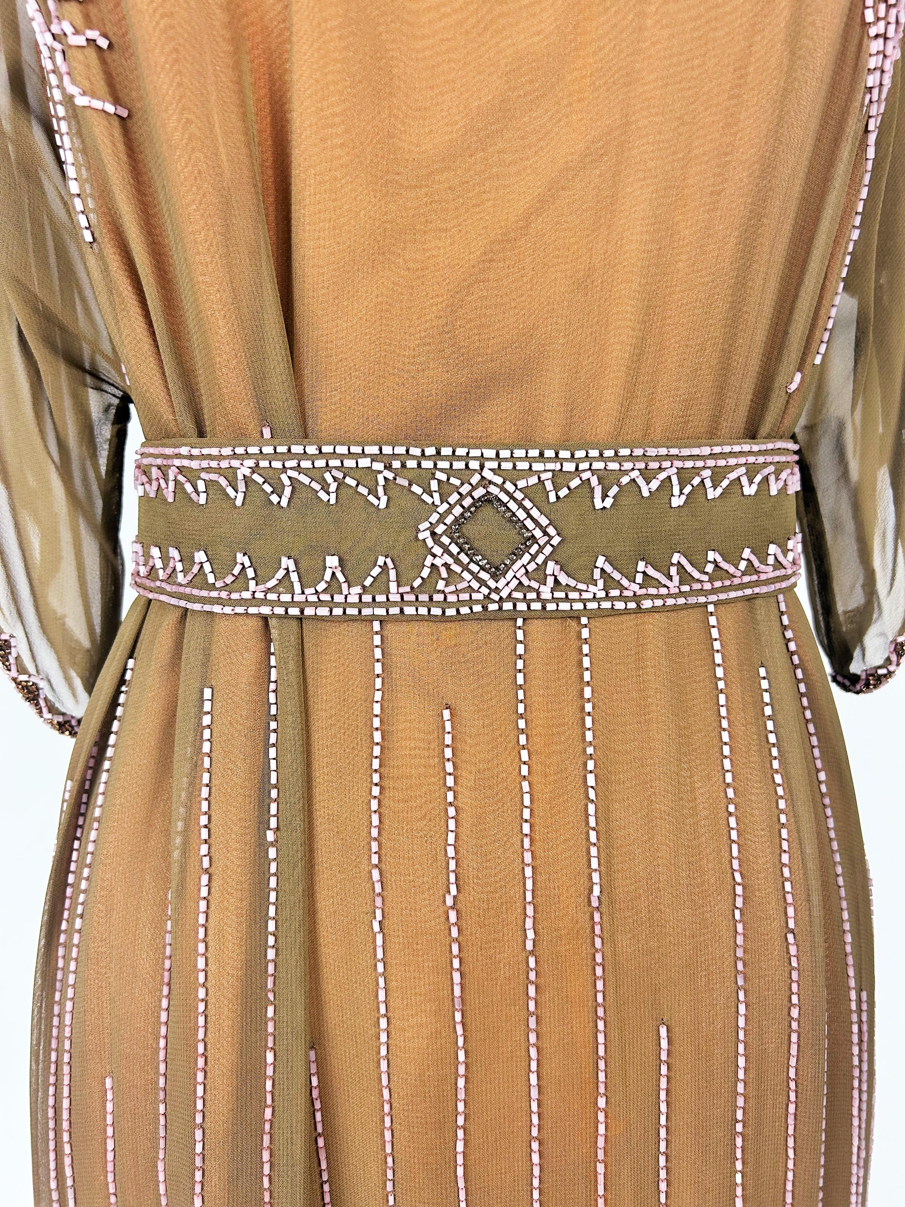 Robe Art Déco en mousseline brodée de perles de verre - France Circa 1920 Bon état - En vente à Toulon, FR