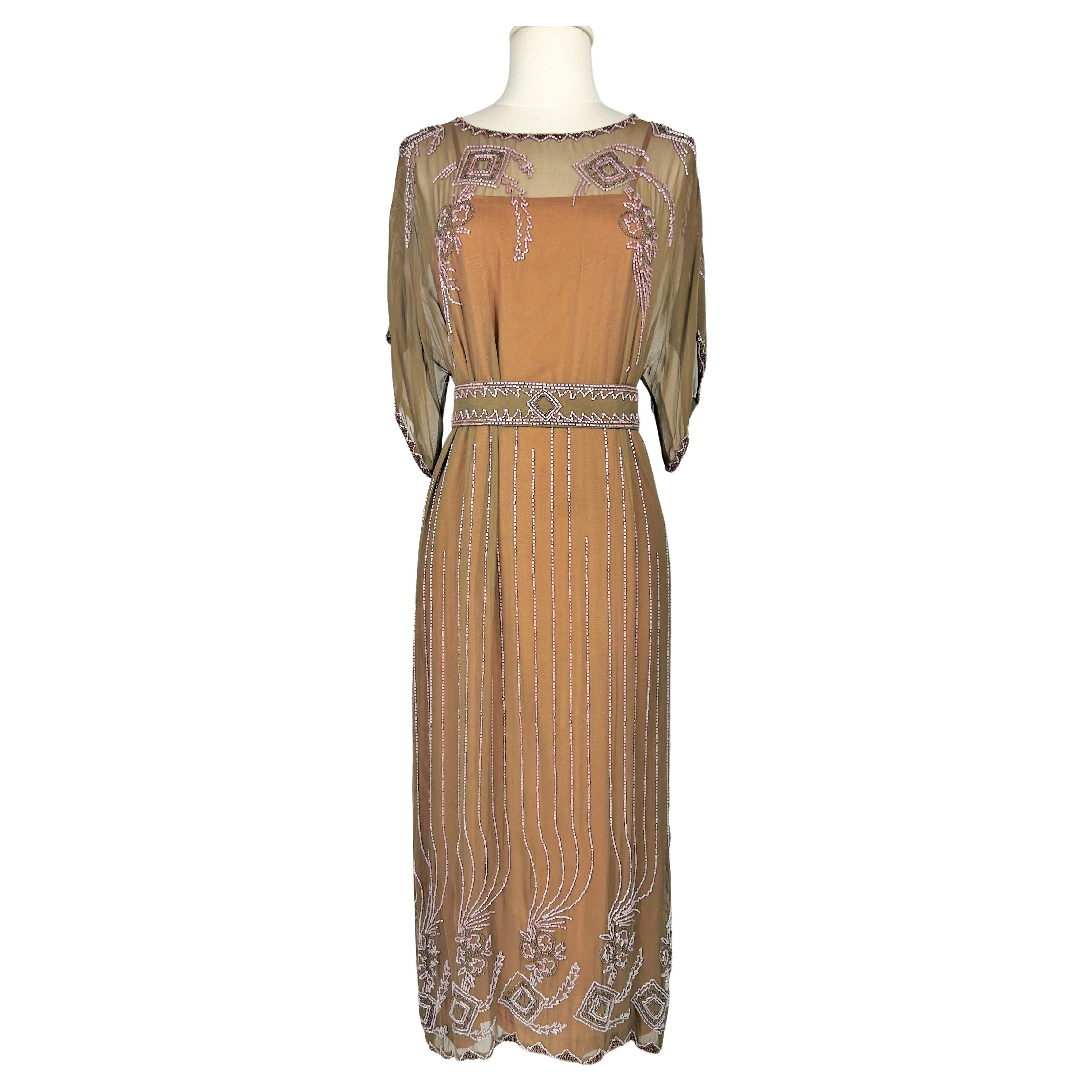 Ein Art Deco Chiffon Kleid mit Glasperlen bestickt - Frankreich CIRCA 1920