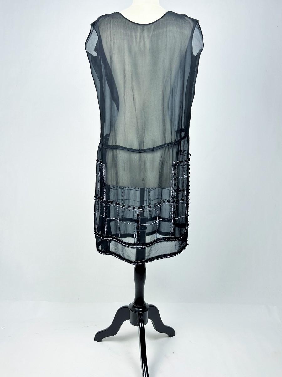 Un vestido Art Déco de gasa bordada - Francia Circa 1925 en venta 1