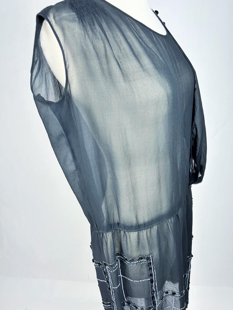 Un vestido Art Déco de gasa bordada - Francia Circa 1925 en venta 4