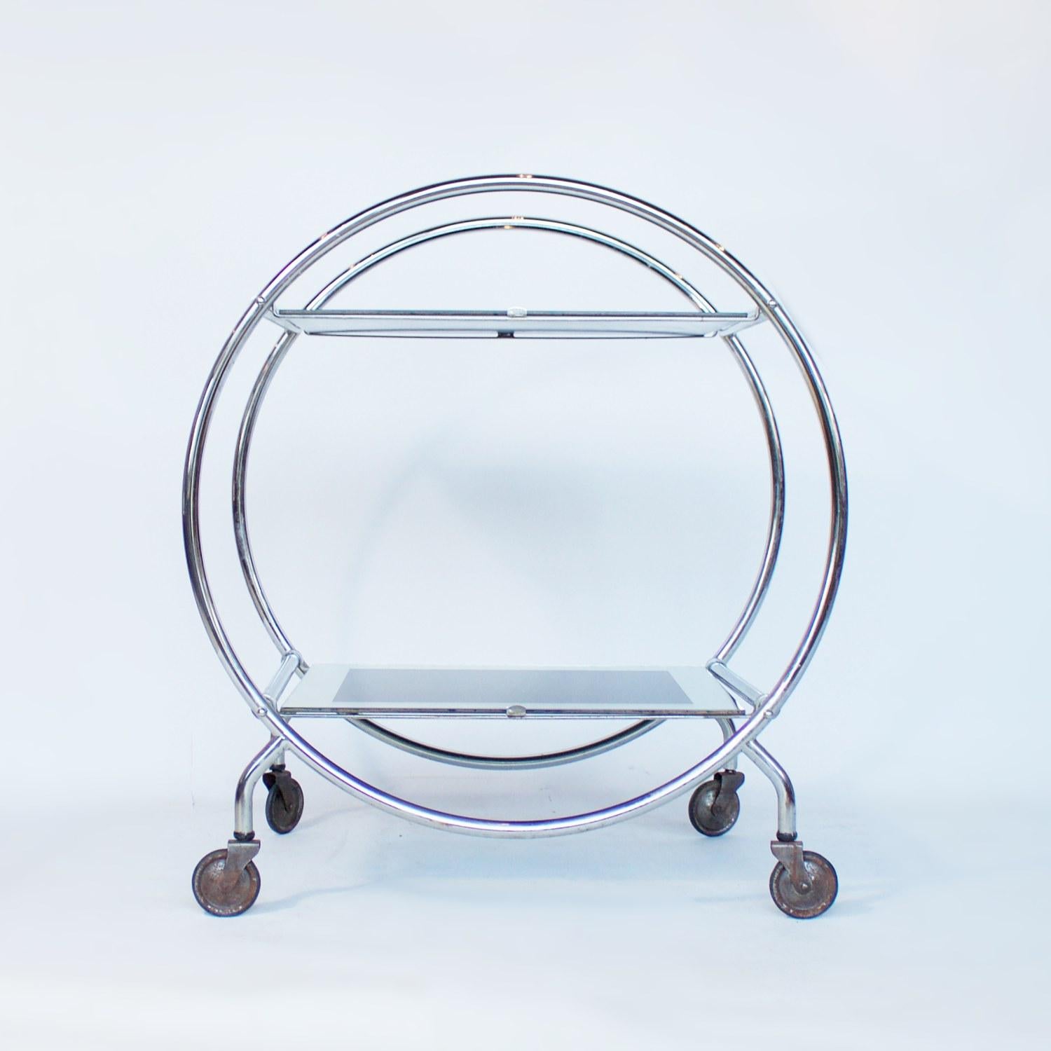 An Art Deco chrome and mirrored glass drinks trolley. Hooped frame with two rectangular shelves. Original castors and mirrored shelves. 

Dimensions: H 77cm, W 68cm, D 45cm 

Origin: English

Date: circa 1935

Item number: 2101212.