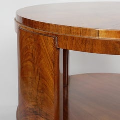 Table de bibliothèque circulaire Art Déco en ronce de noyer Anglais:: Circa 1930