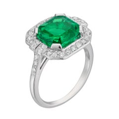 Anello Art Deco con smeraldo colombiano e diamanti a grappolo