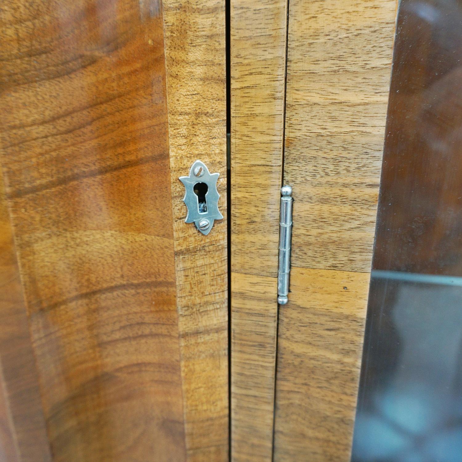 Art Deco Curved and Fluted Walnut Cabinet, circa 1930 8