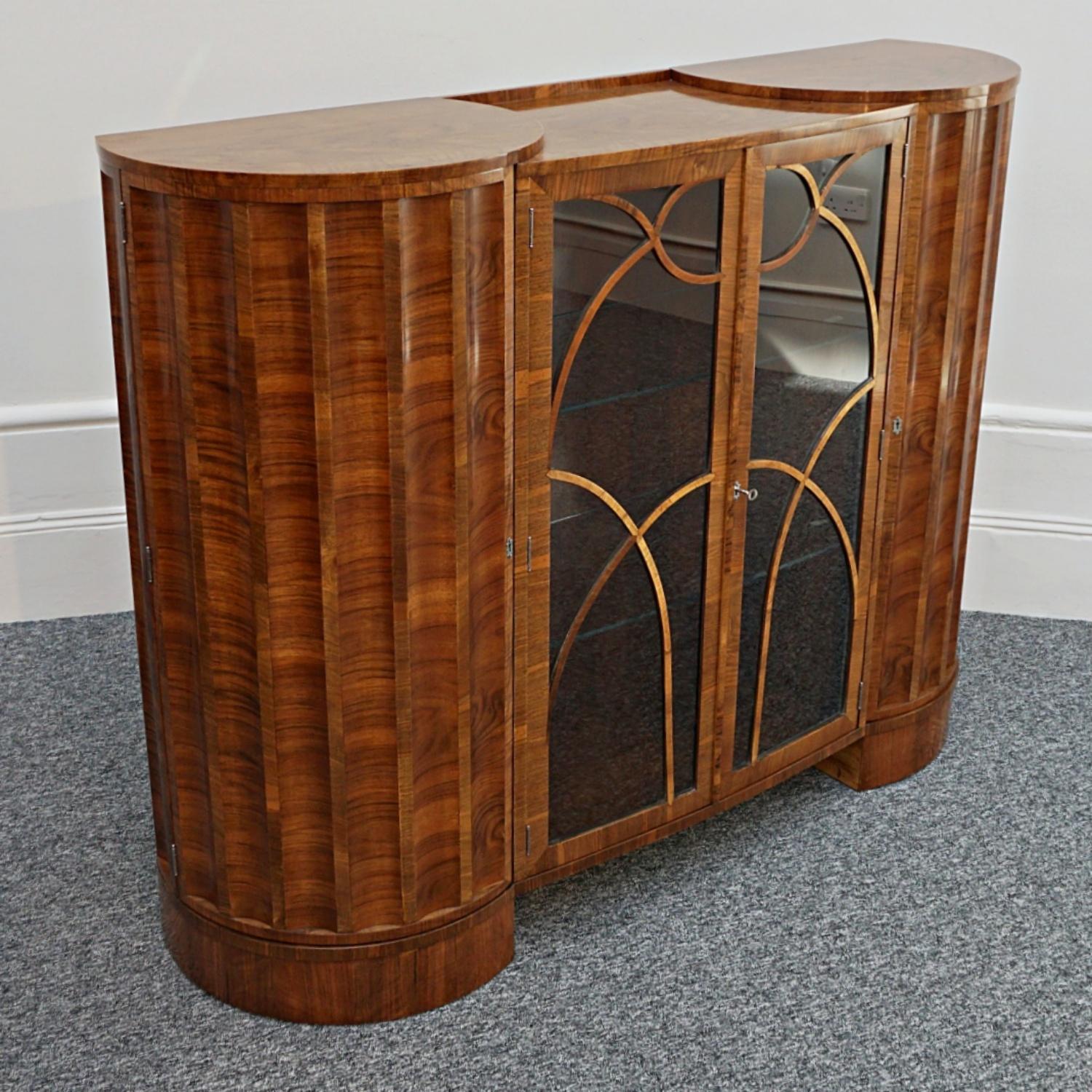 Art Deco Curved and Fluted Walnut Cabinet, circa 1930 9
