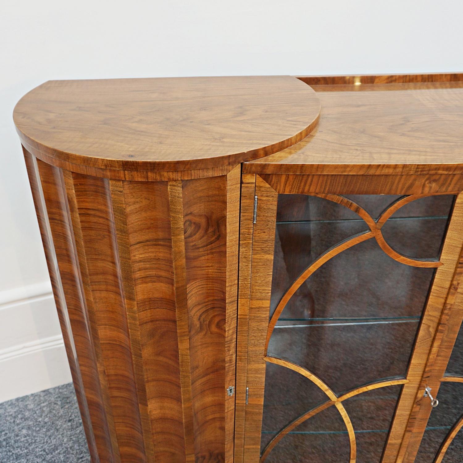 Art Deco Curved and Fluted Walnut Cabinet, circa 1930 In Excellent Condition In Forest Row, East Sussex