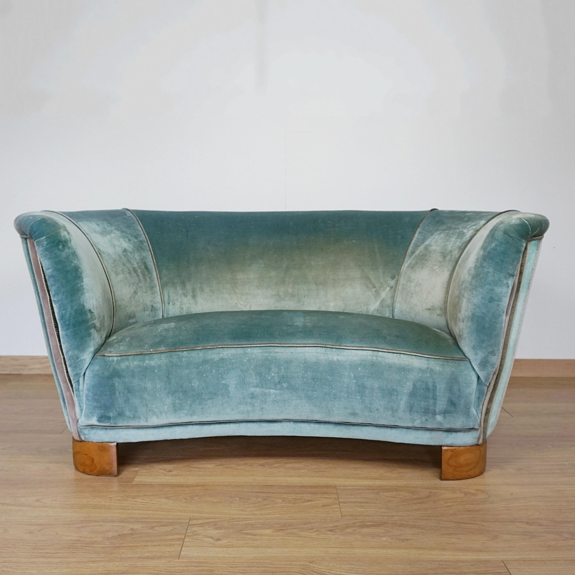 An Art Deco curved Banana Sofa. Solid walnut feet with light blue velvet upholstery and contrasting upholstery to back. 

Dimensions: H 72cm W 155cm D 84cm Seat H 39cm W 102cm D 52cm

Origin: Danish

Date: Circa 1935

Item Number: 2702251

All of