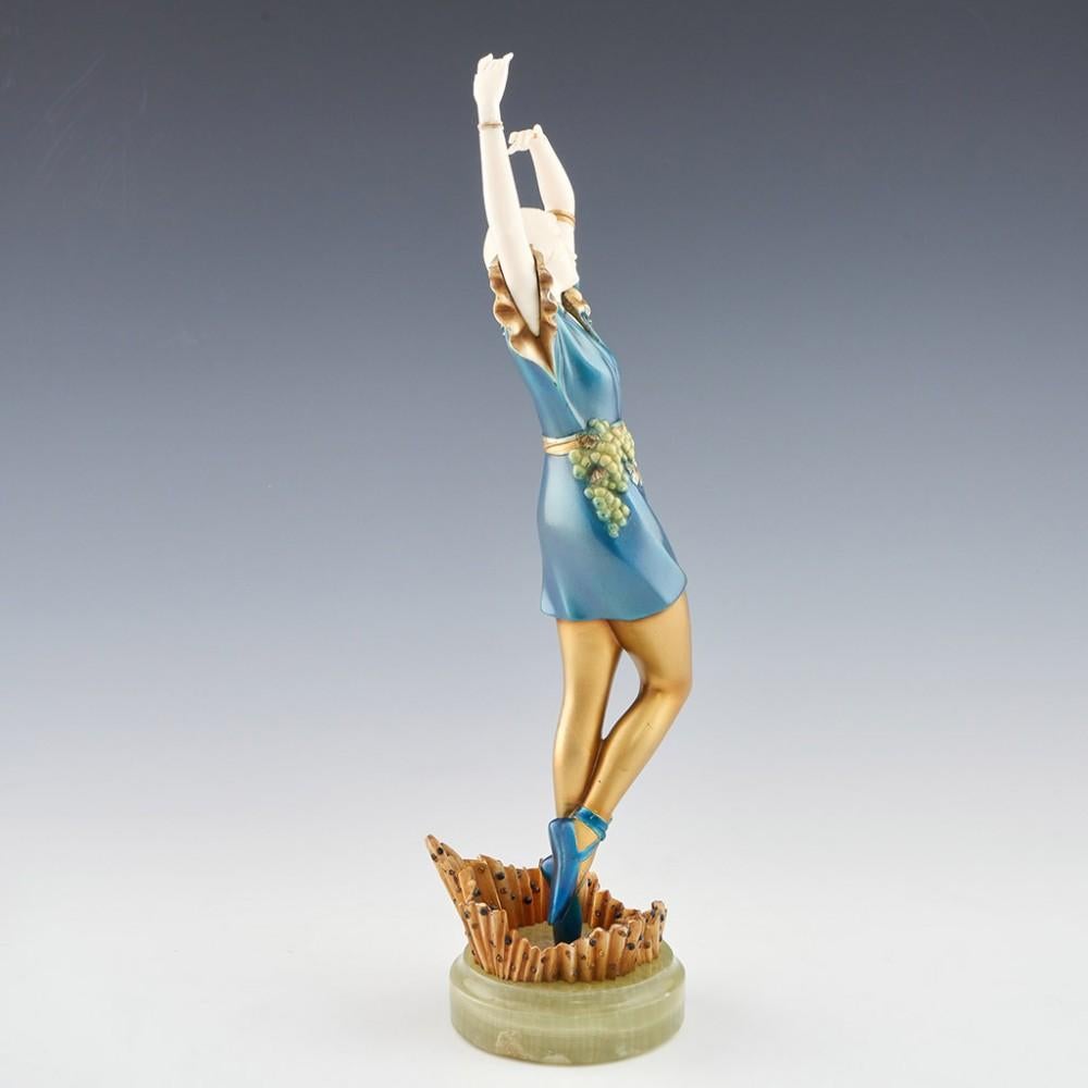 Art déco Une danseuse Art Déco par Dorothea Charol, vers 1920 en vente