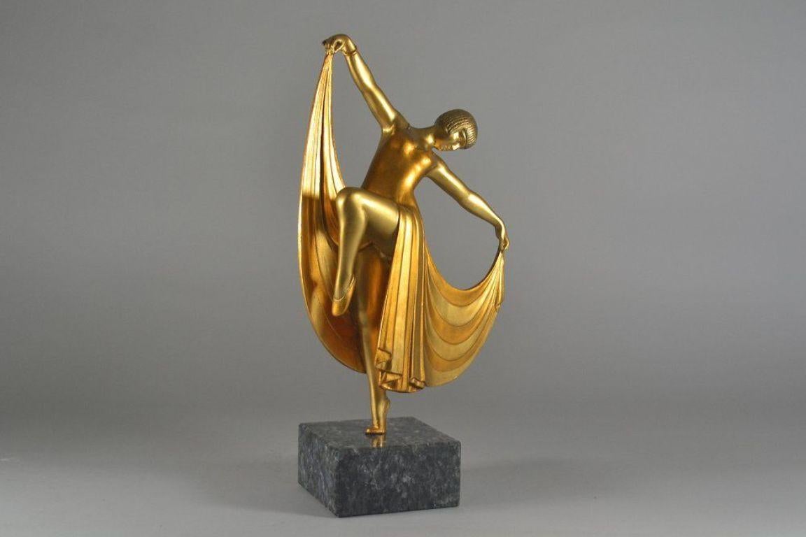 Milieu du XXe siècle Une danseuse art déco. Probablement Limousin