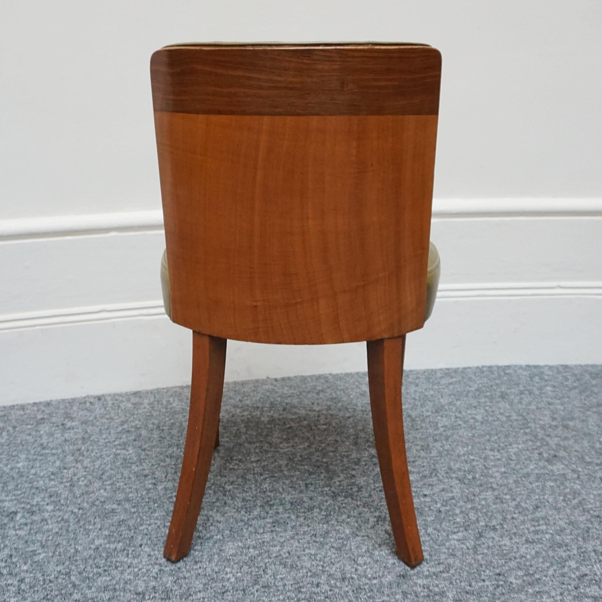 An Art Deco Desk Chair with Green Leather Upholstery and Figured and Sold Walnut In Good Condition In Forest Row, East Sussex
