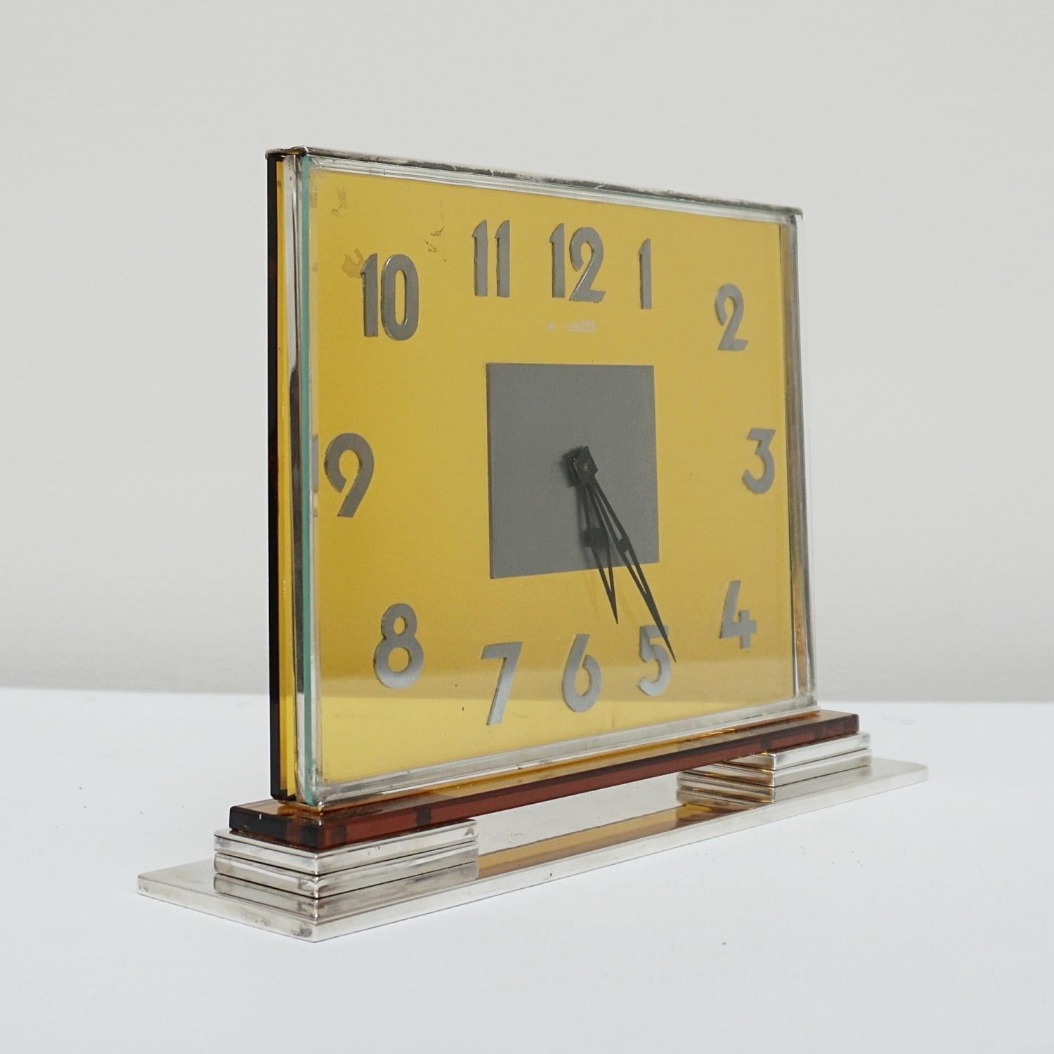 An Art Deco Desk Clock by Jaeger-LeCoultre In Good Condition In Forest Row, East Sussex