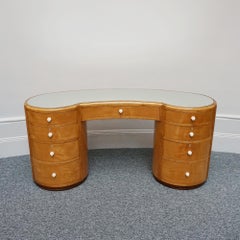 Ein Art-Déco-Schreibtisch entworfen von Betty Joel