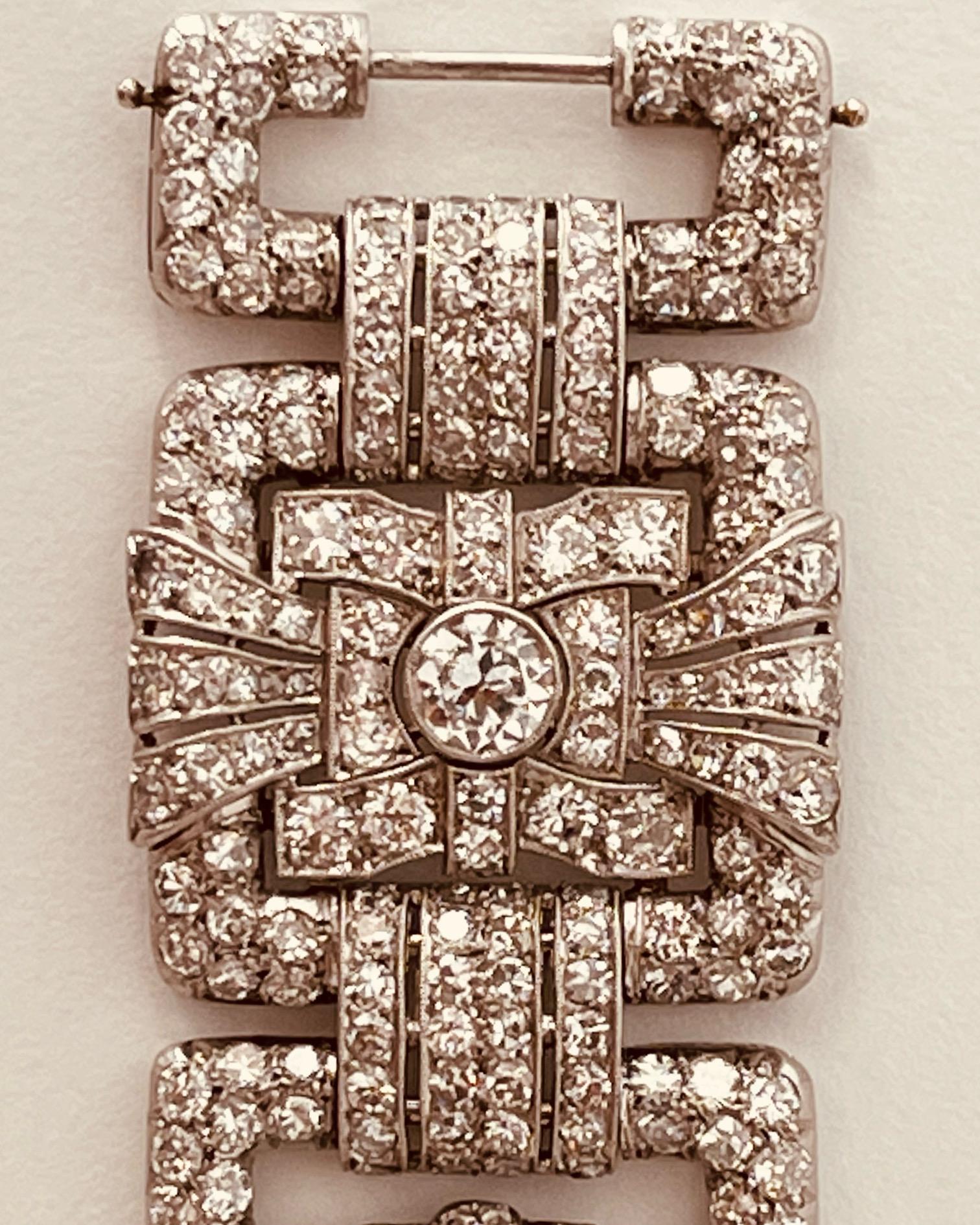 An Art Deco Diamond Bracelet Set Throughout With 25 Carats Diamonds. Circa 1930s For Sale 8