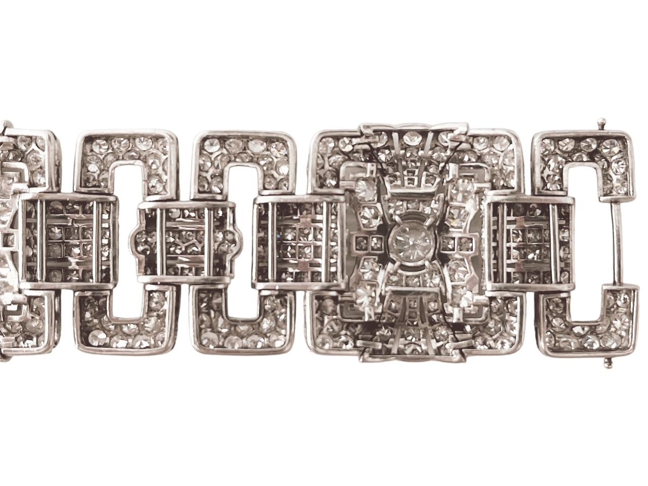 An Art Deco Diamond Bracelet Set Throughout With 25 Carats Diamonds. Circa 1930s For Sale 10