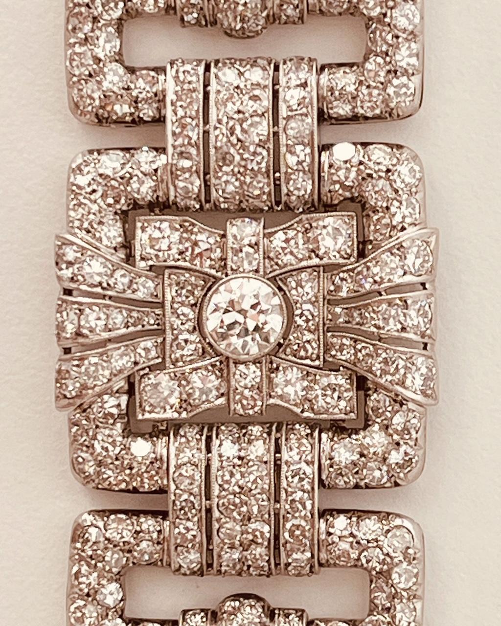 Brilliant Cut An Art Deco Diamond Bracelet Set Throughout With 25 Carats Diamonds. Circa 1930s For Sale