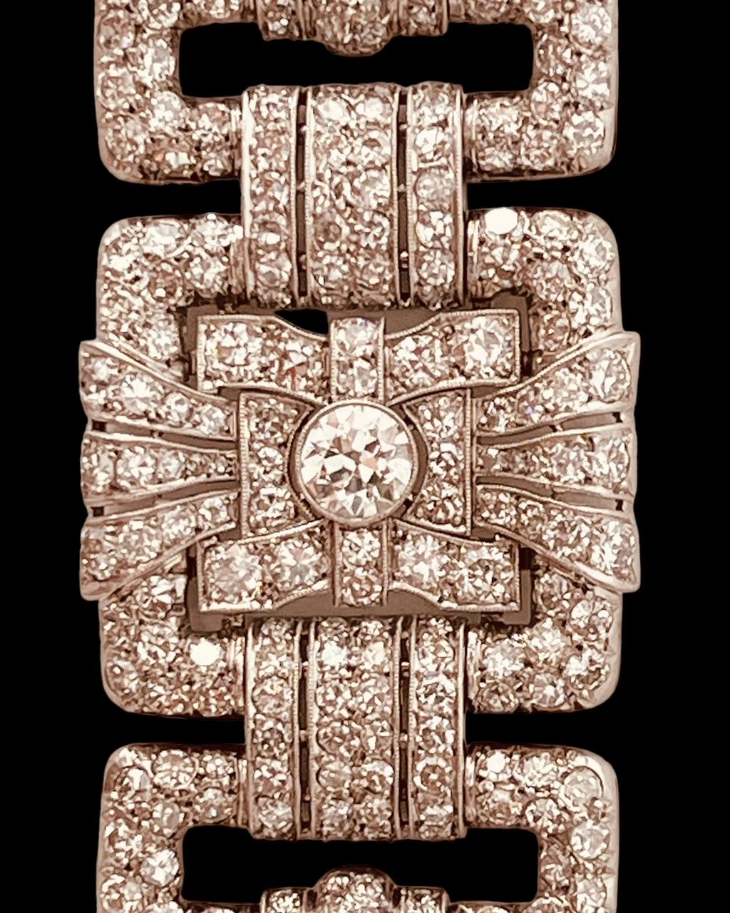 Women's An Art Deco Diamond Bracelet Set Throughout With 25 Carats Diamonds. Circa 1930s For Sale