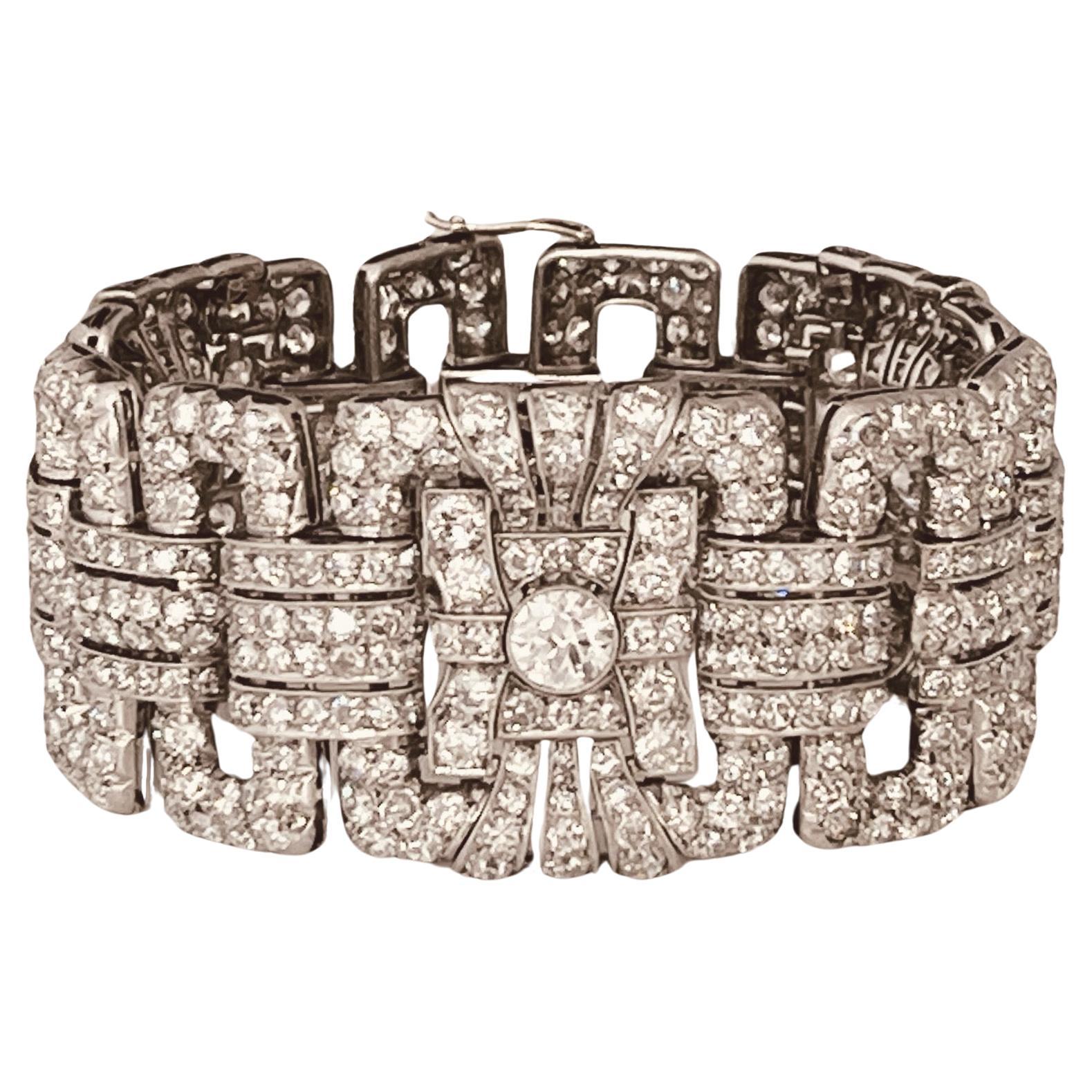 Un bracelet Art déco serti de 25 carats de diamants Circa 1930s
