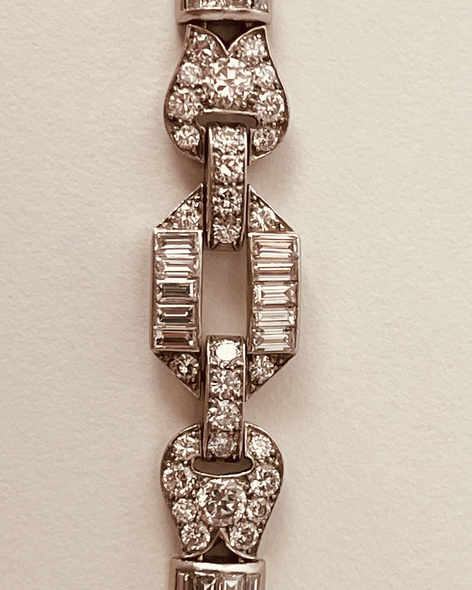 An Art Deco Diamond Bracelet Set Throughout With 12 Carats Diamonds. Circa 1930s For Sale 1