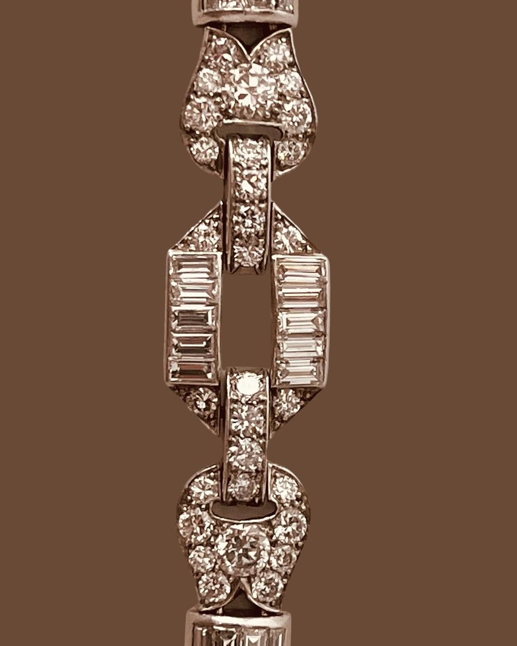 Ein Art-Déco-Diamantarmband, durchgehend mit 12 Karat Diamanten besetzt. CIRCA 1930er Jahre im Angebot 2