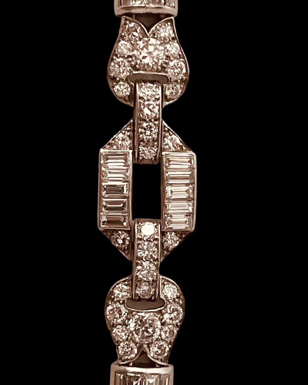 Ein Art-Déco-Diamantarmband, durchgehend mit 12 Karat Diamanten besetzt. CIRCA 1930er Jahre im Angebot 3