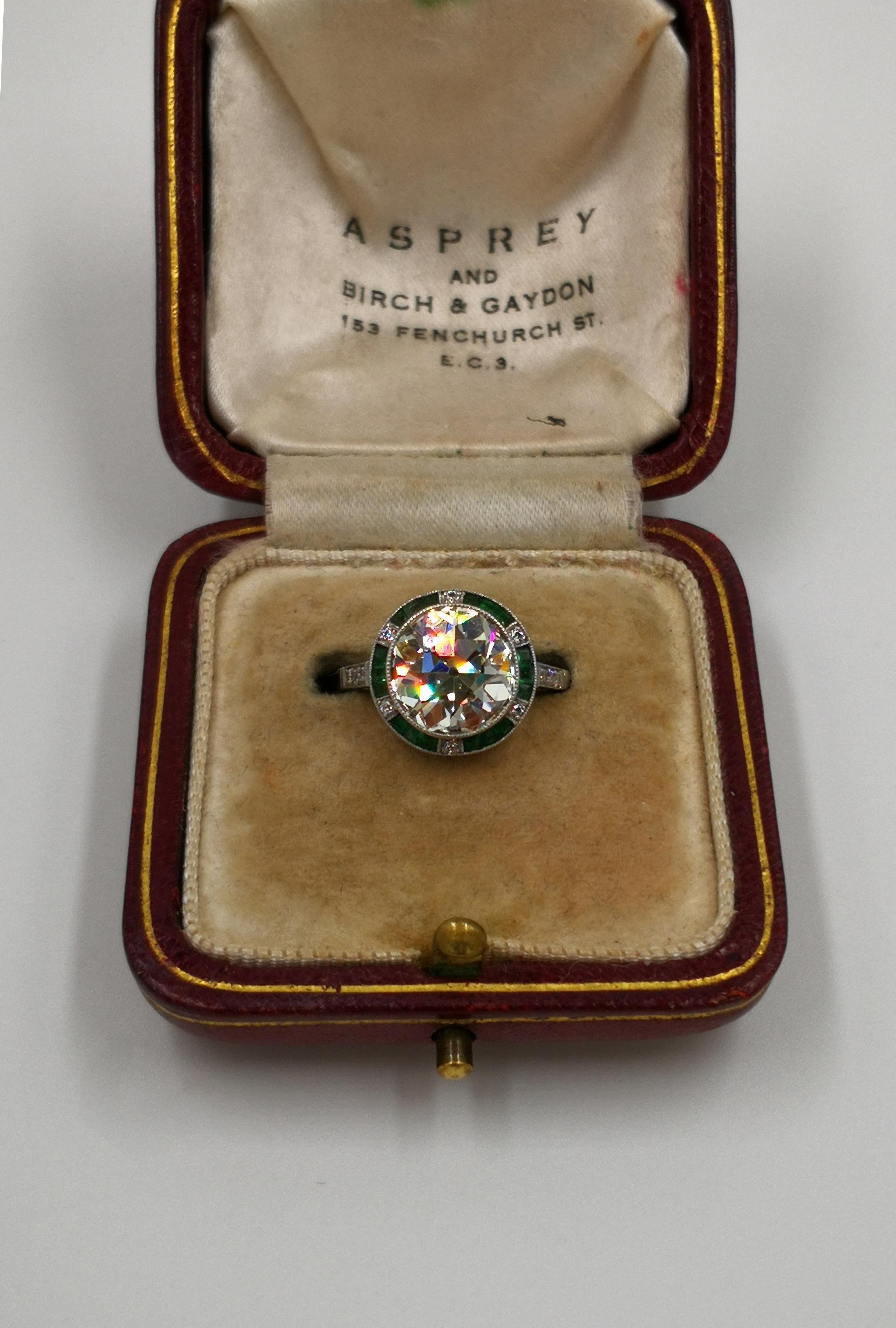Women's or Men's Art Deco Diamond, Emerald and Platinum Ring 3.64 Carat