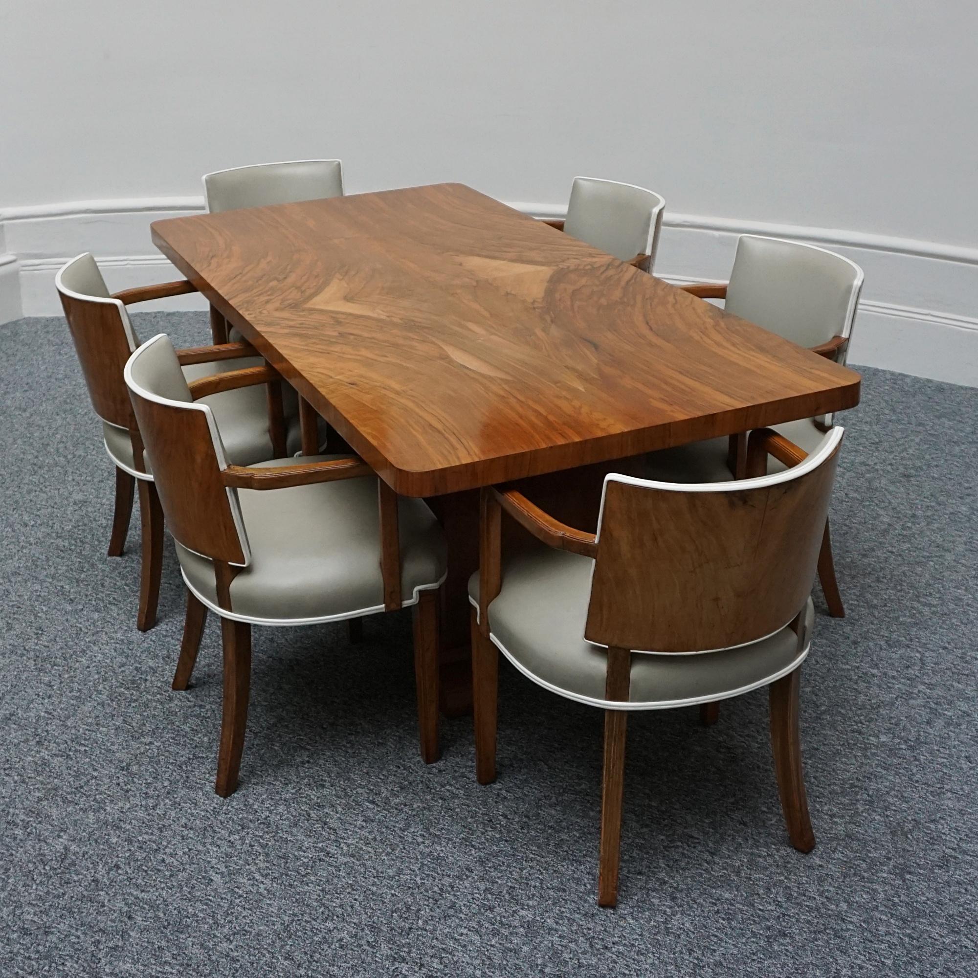 An Art Deco Dining Suite by Heal's of London In Good Condition In Forest Row, East Sussex