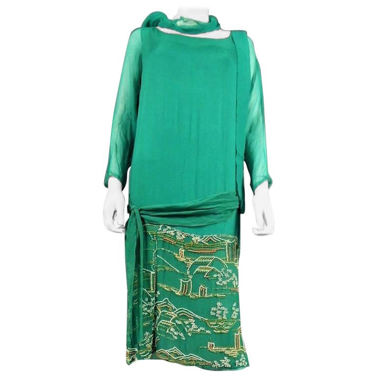 An Art Deco embroidered silk crepe Couture French Flapper Dress Circa 1925 For Sale
