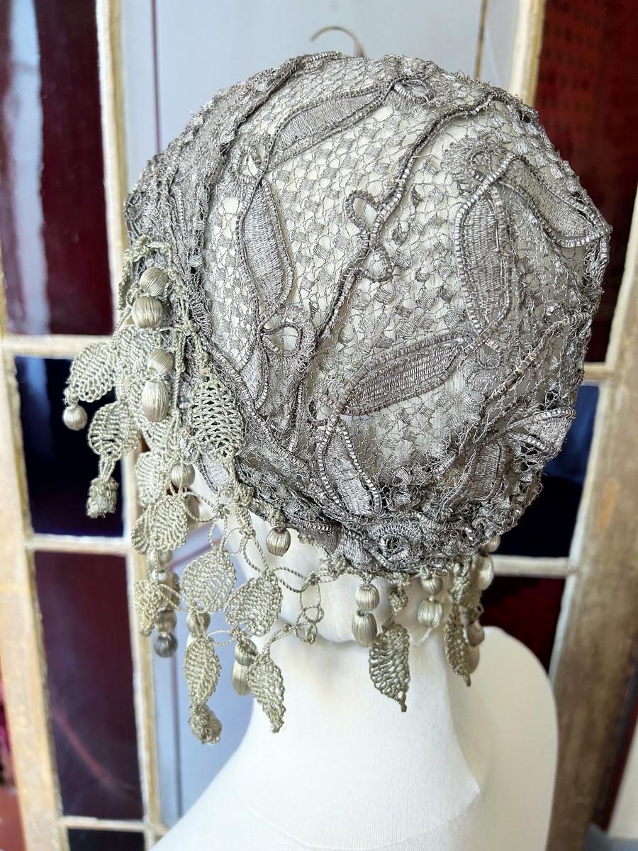 Art Deco bestickte silberne Ballmütze - Frankreich CIRCA 1925 im Zustand „Gut“ im Angebot in Toulon, FR