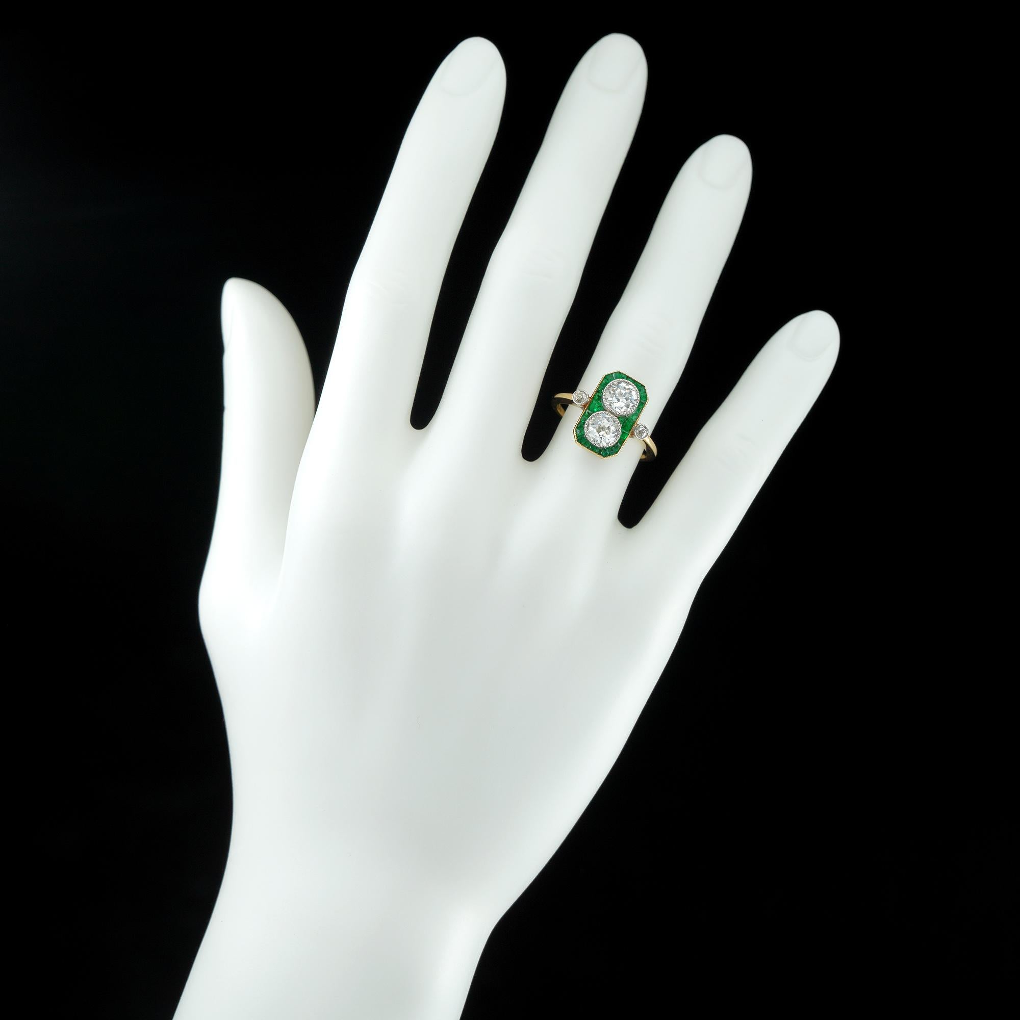Plakettenring mit Smaragd und Diamant im Art-déco-Stil (Brillantschliff)