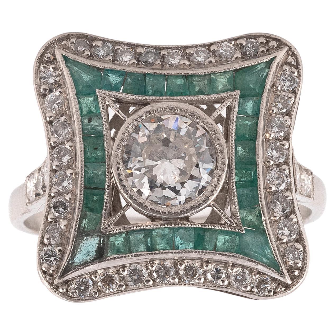 Art Deco Emerald and Diamond Ring circa 1925 In Excellent Condition In Firenze, IT
