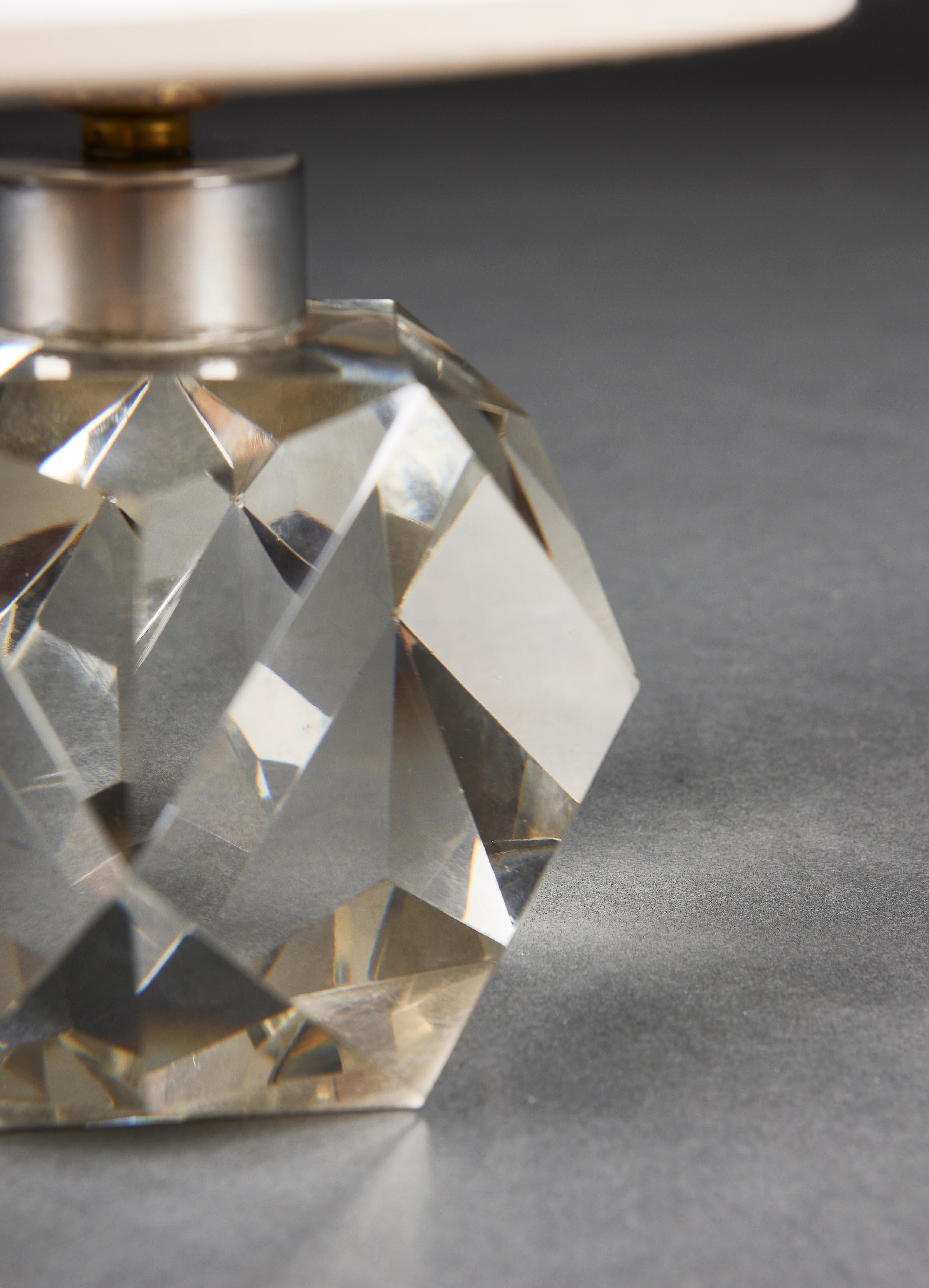 Français Lampe en verre taillé à facettes Art Déco en vente