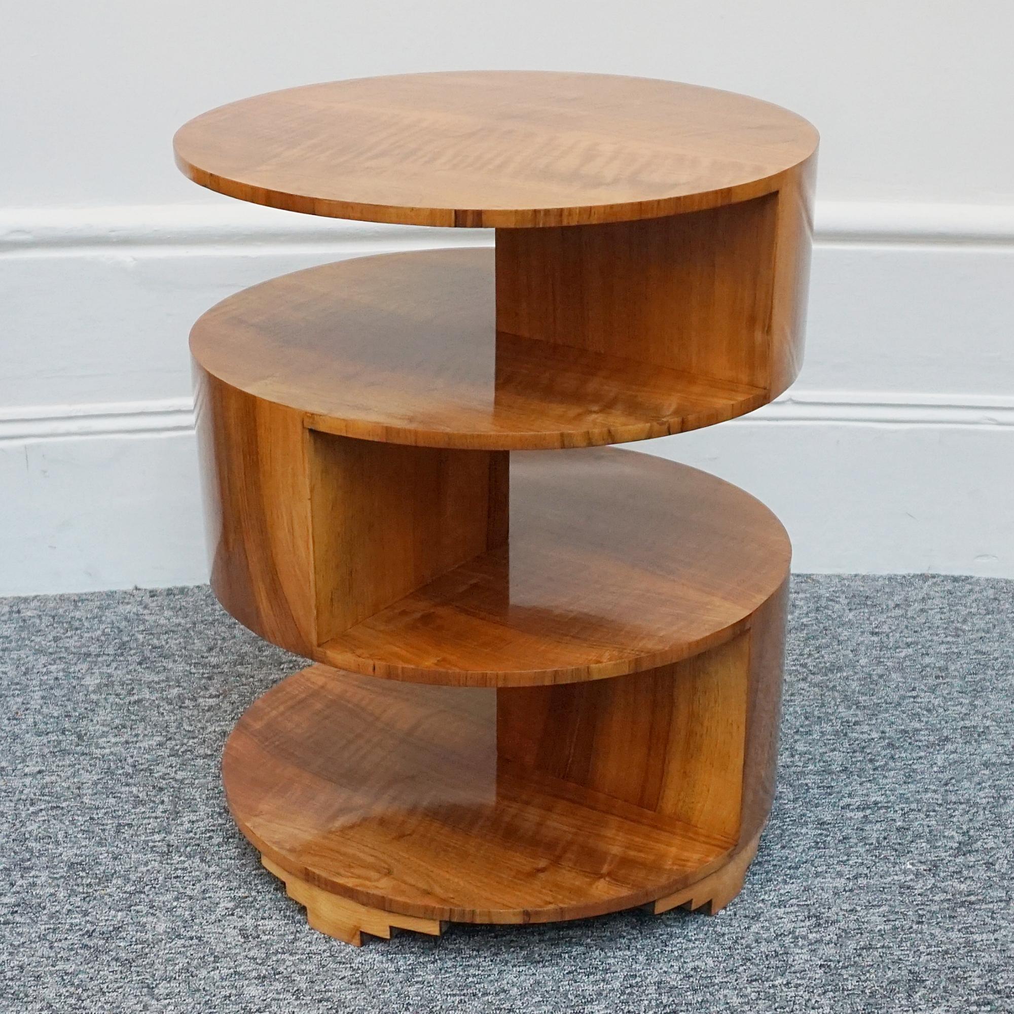 An Art Deco Figured Walnut Library Table In Good Condition In Forest Row, East Sussex
