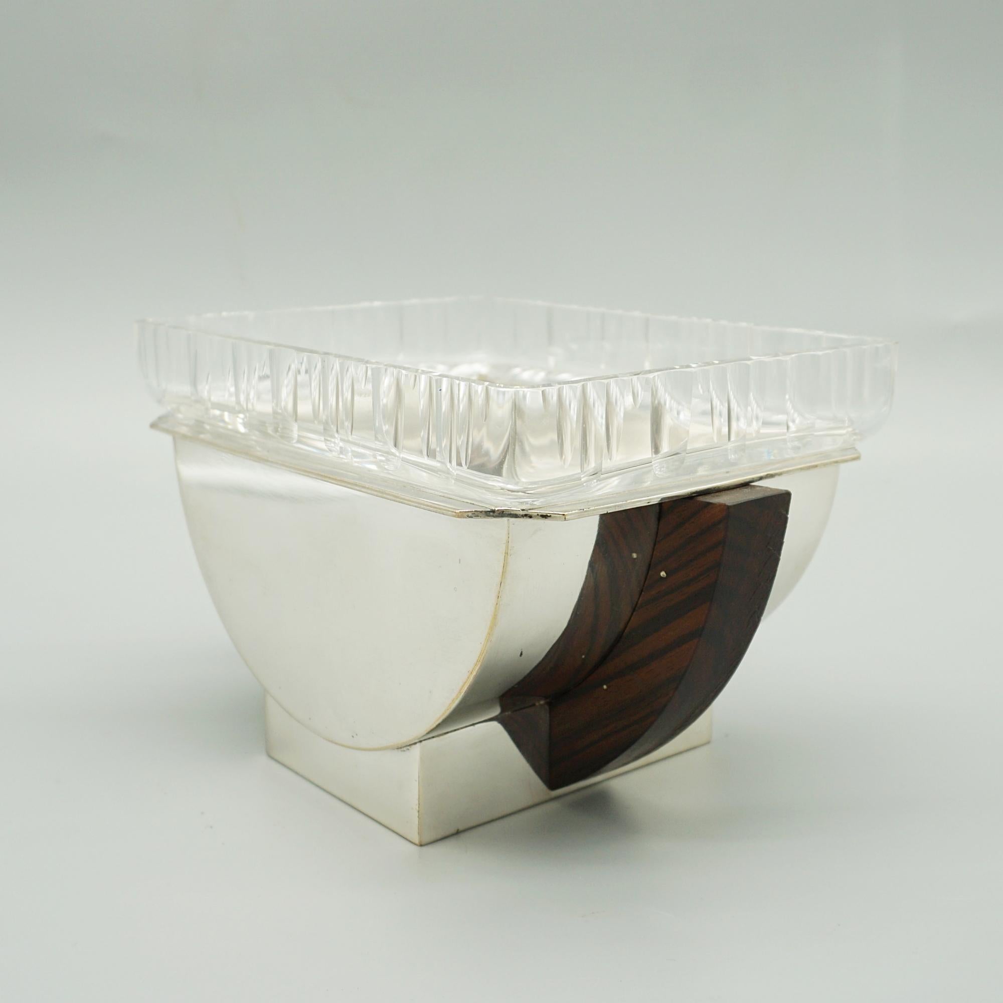 Plato francés Art Déco chapado en plata con inserto de cristal Art Decó en venta