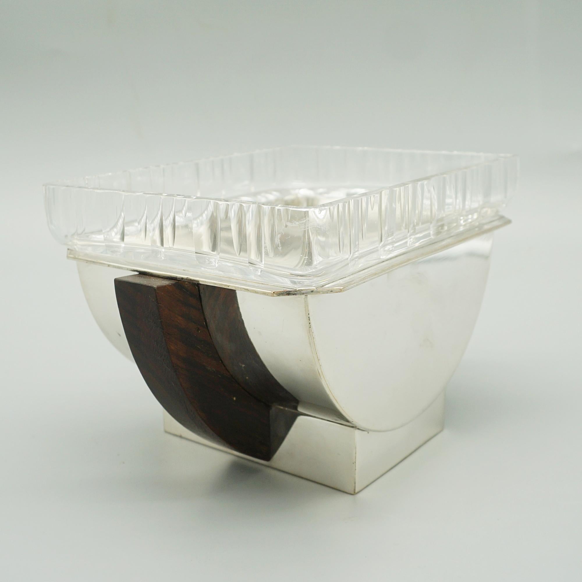Plato francés Art Déco chapado en plata con inserto de cristal mediados del siglo XX en venta