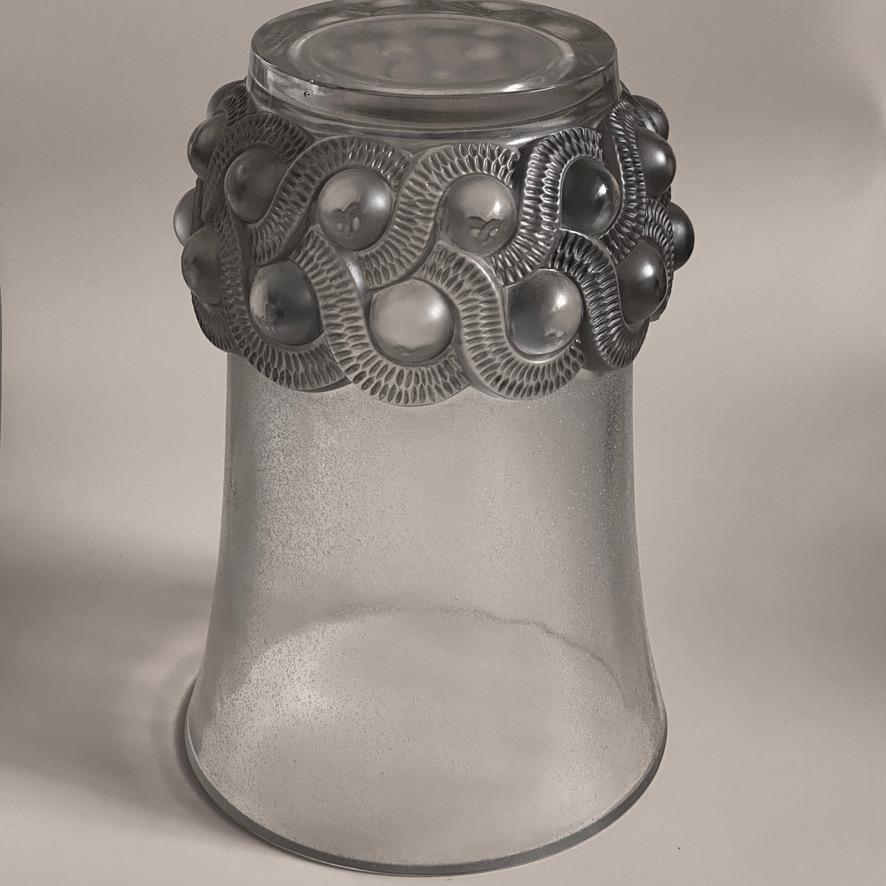 Art Deco Gao Glass Vase by R.Lalique 3