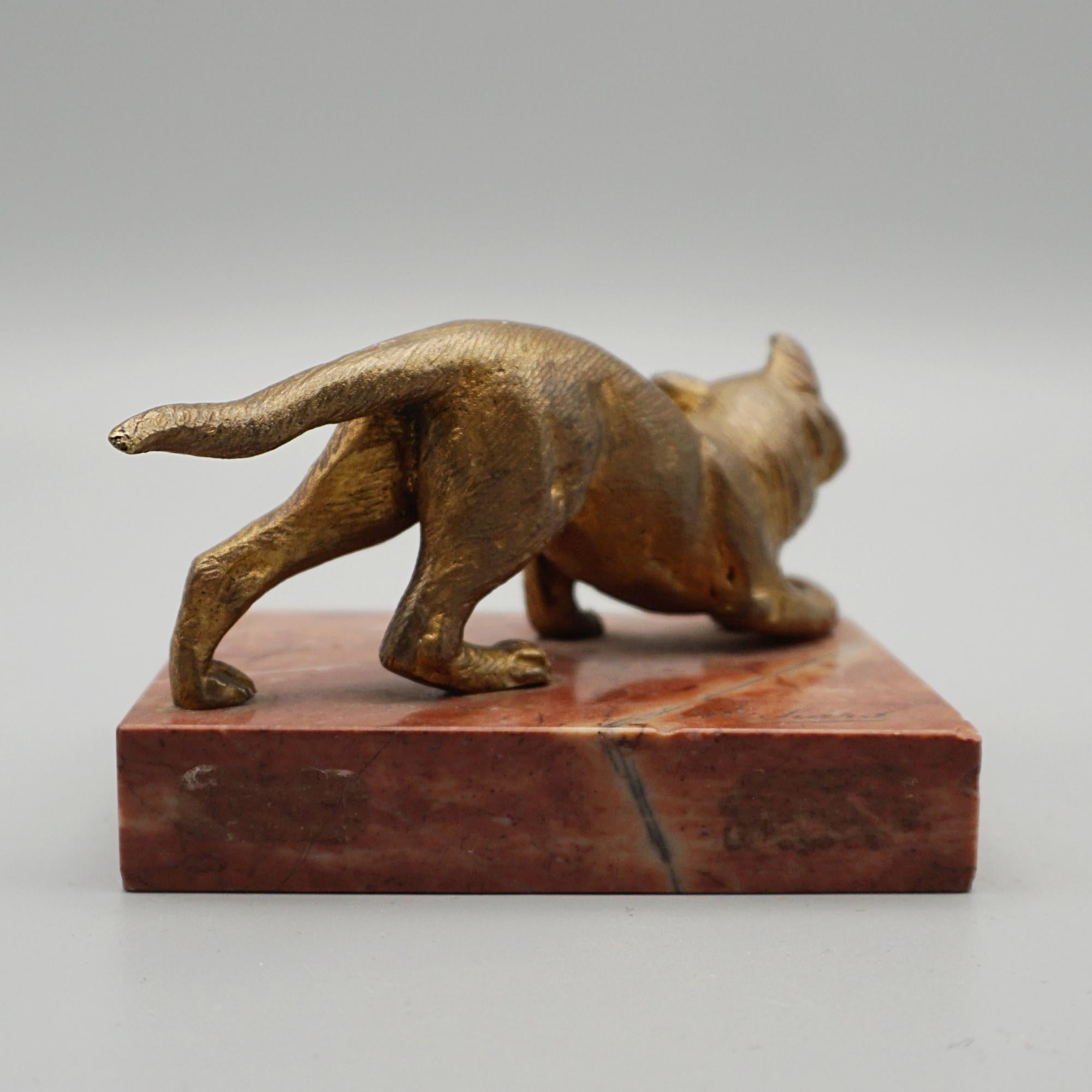 Briefbeschwerer-Set aus vergoldeter Bronze im Art déco-Stil über einem Marmorsockel im Angebot 2
