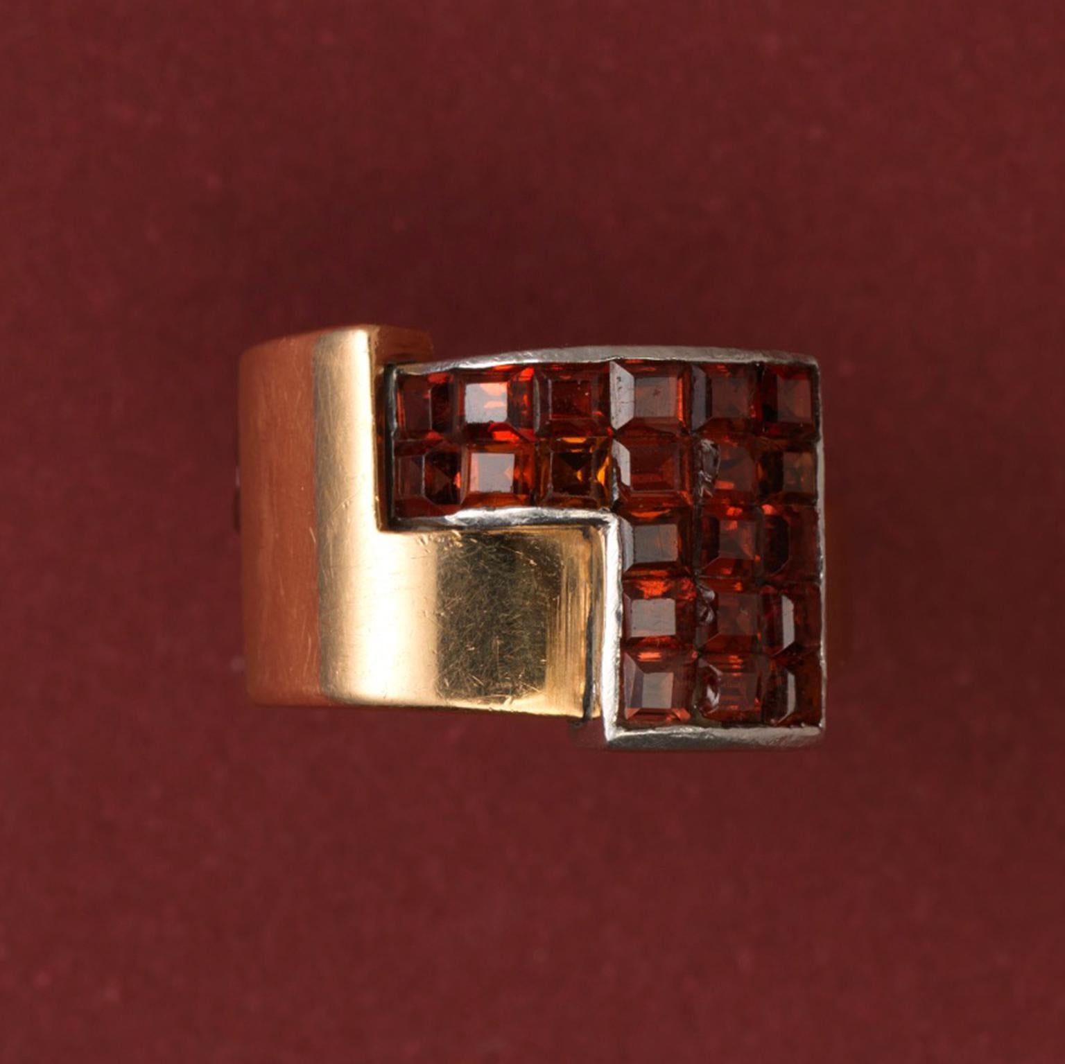 Art Deco Gold and Platinum and Invisibly Set Garnet Ring In Good Condition In Amsterdam, NL