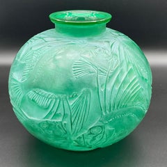 Un vert Art Déco  Vase Poisson de R.Lalique