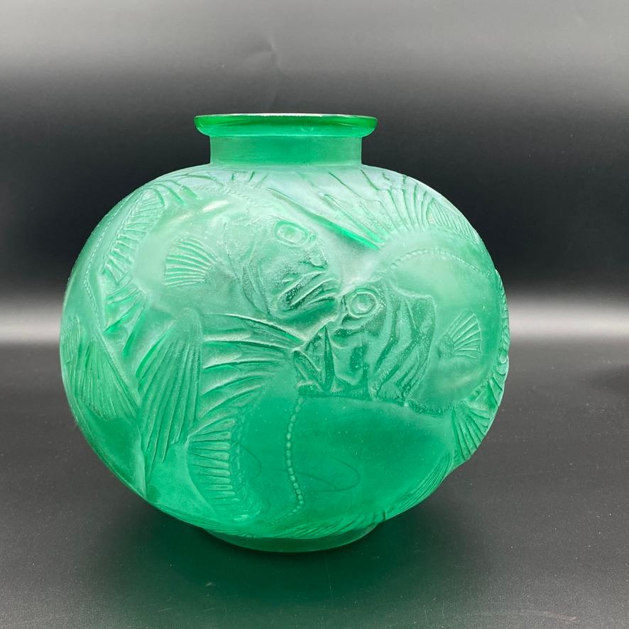 French an Art Deco Green  Glass Poisson Vase by R.Lalique  For Sale