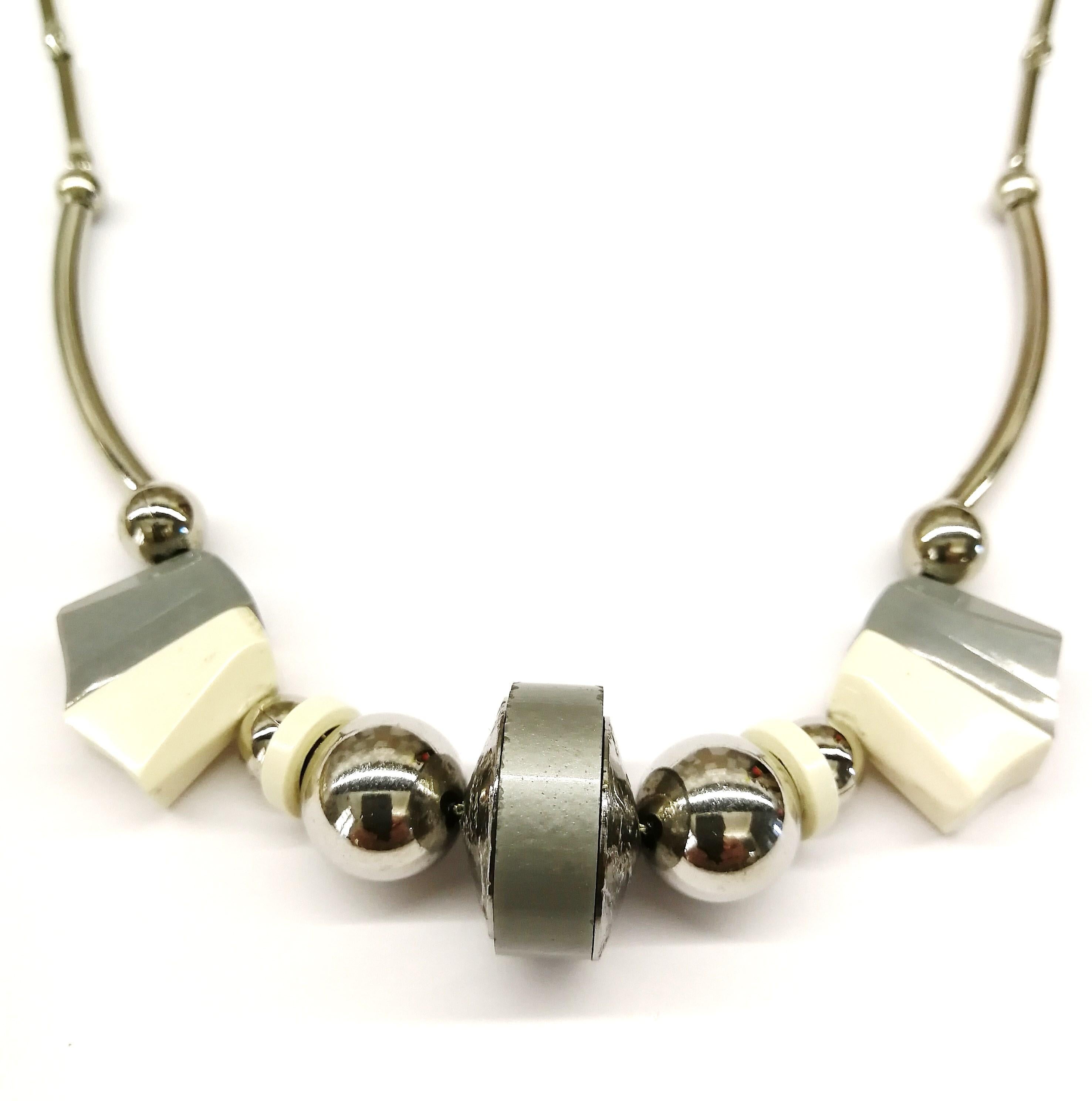 An Art Deco grey and cream Bakelite, chrome metal necklace, Germany, 1930s In Good Condition In Greyabbey, County Down