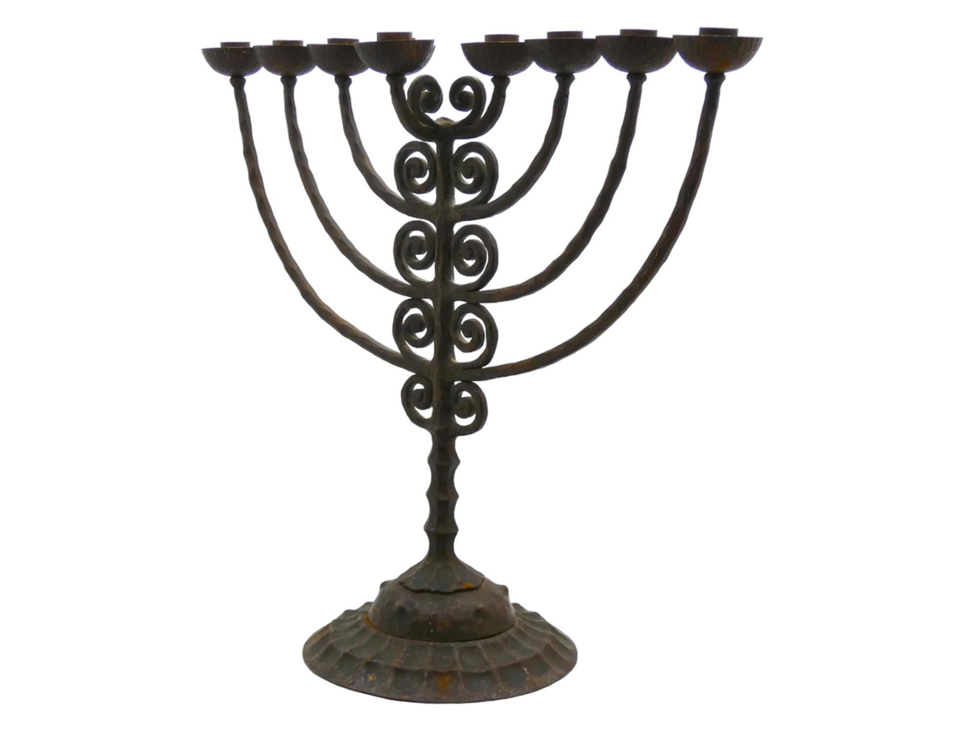 Art Déco Menorah di Hanukkah in ferro Art Deco, Francia, CIRCA 1925 in vendita