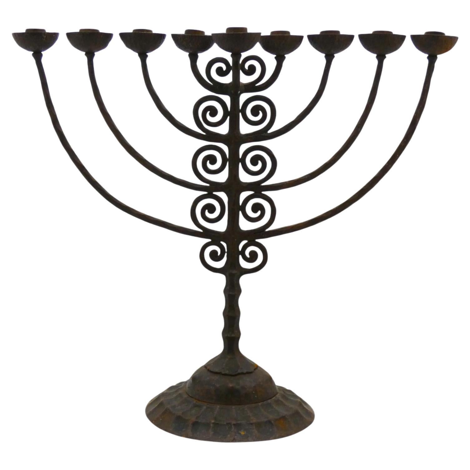 Menorah di Hanukkah in ferro Art Deco, Francia, CIRCA 1925