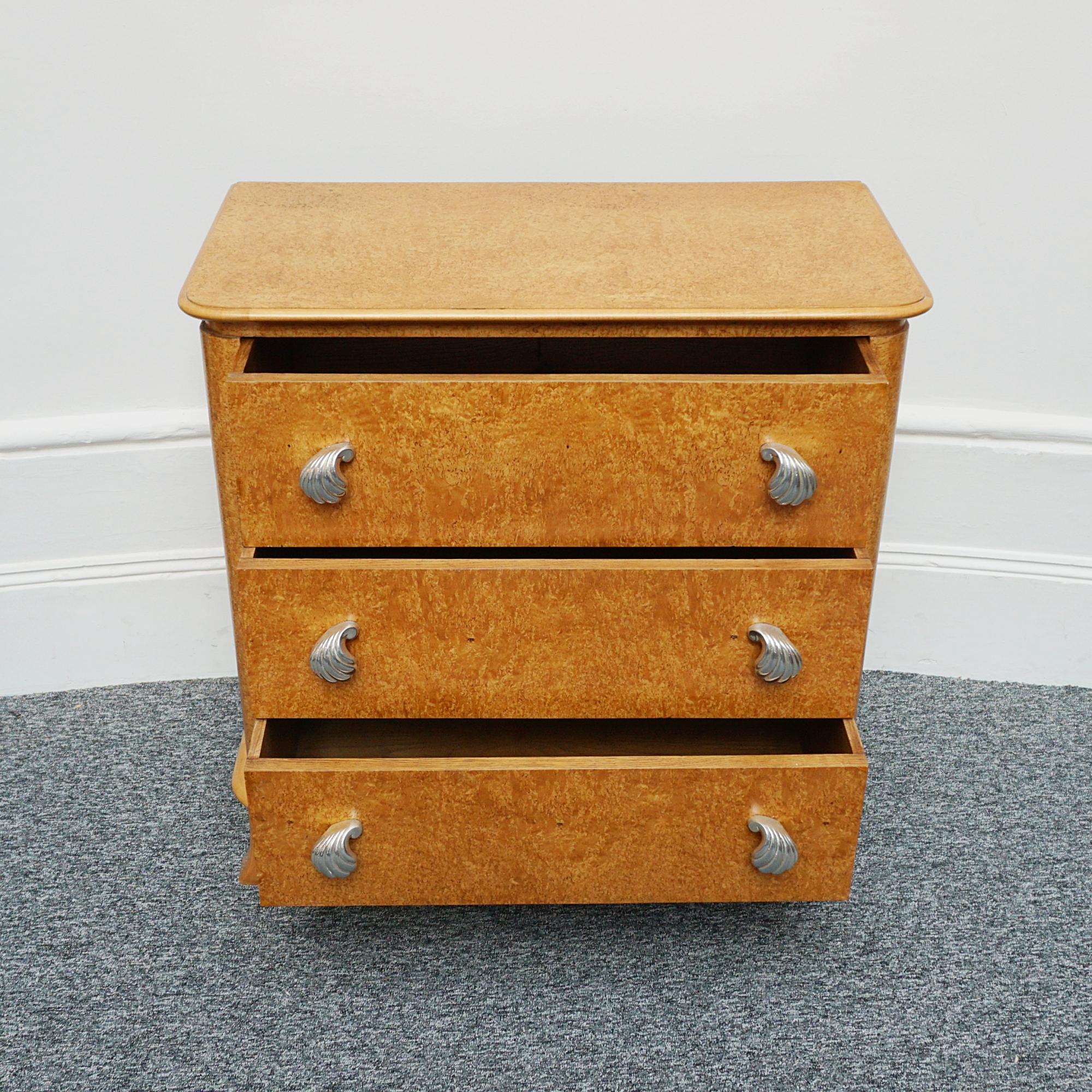 An Art Deco Karelian Birch Chest of Drawers In Good Condition For Sale In Forest Row, East Sussex