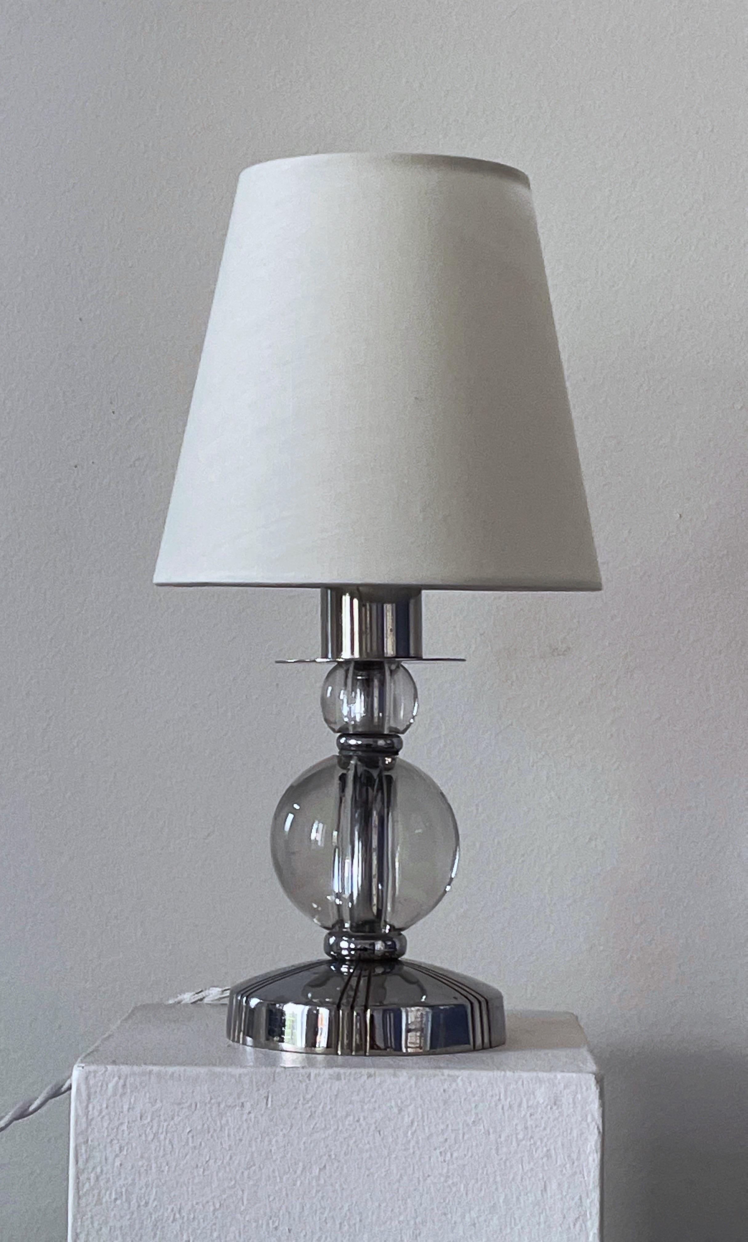 French An Art Deco lamp Brass and glass - France - 1930 For Sale