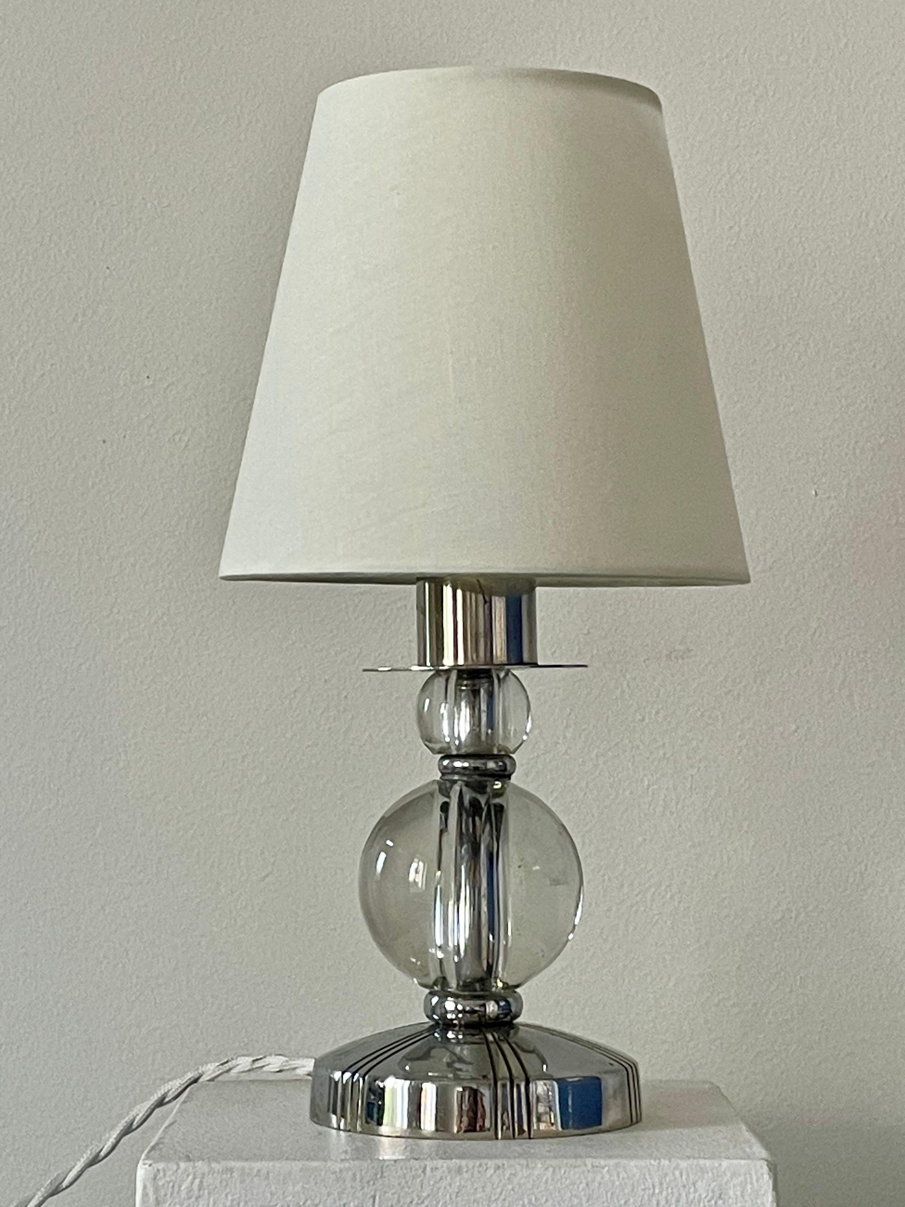 An Art Deco lamp Brass and glass - France - 1930 For Sale 1