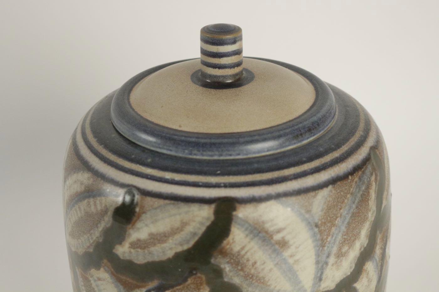 Francese Una grande scatola di ceramica di Sèvres in stile Art Déco, Maurice Gensoli, 1933 in vendita