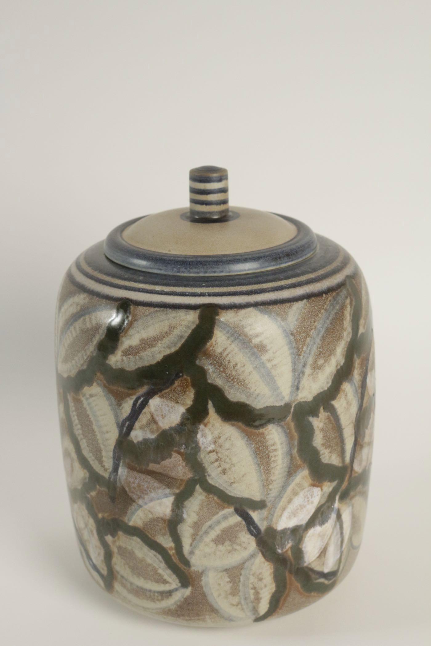 Metà XX secolo Una grande scatola di ceramica di Sèvres in stile Art Déco, Maurice Gensoli, 1933 in vendita