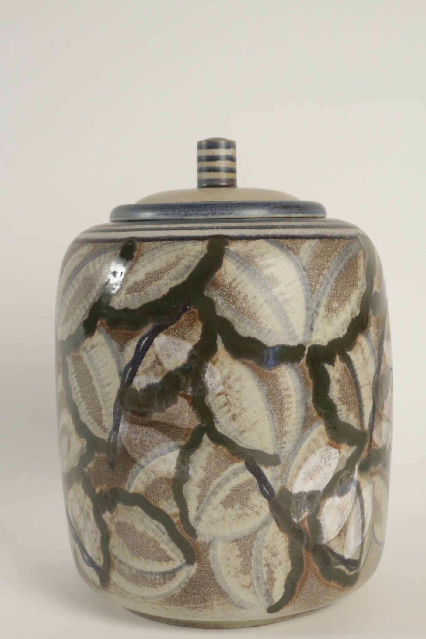 Ceramica Una grande scatola di ceramica di Sèvres in stile Art Déco, Maurice Gensoli, 1933 in vendita