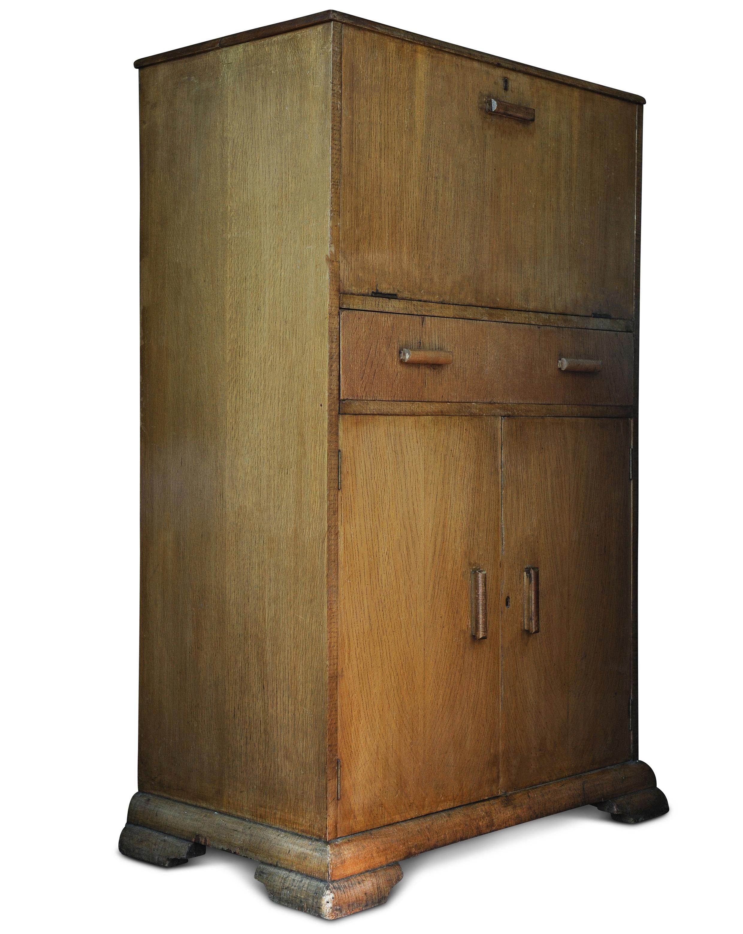 Ein luxuriöser Art-Deco-Cocktailschrank mit zwei eingebauten Lights aus Chrom von Al-Wyn (Stahl) im Angebot